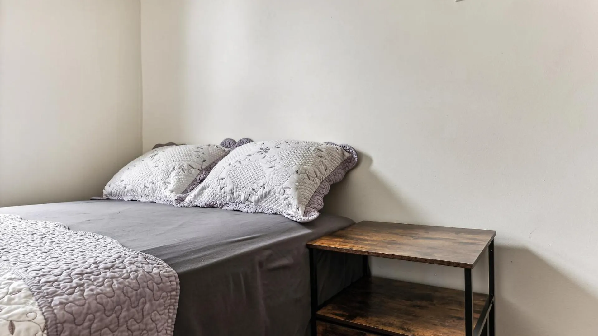 Empire Blvd Guest House New York